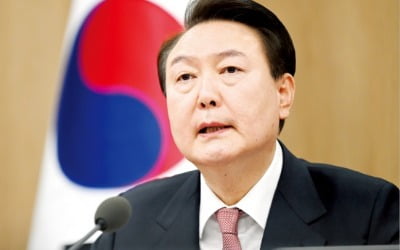 尹 "반일 외치며 이득 취하는 세력 있다"…野 공세 '작심비판'
