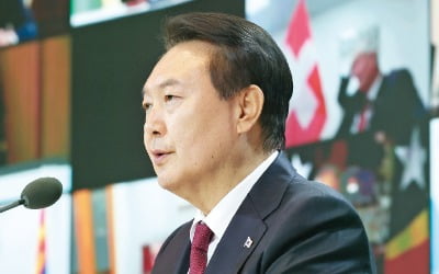 [포토] 윤 대통령·바이든 “다음 민주주의 정상회의는 한국서 개최”