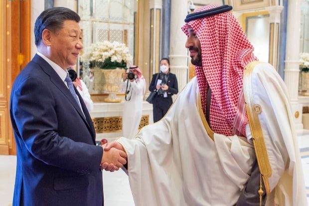 2022년 12월 9일 중국의 시진핑 국가주석은 사우디를 방문해 무함마드 빈살만 왕세자와 회담을 가졌다. 사진=연합뉴스 AFP
