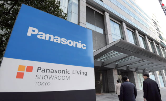 일본에서 처음으로 주 5일제를 시행한 파나소닉은 57년만에 주 4일제 시행을 준비 중이다.