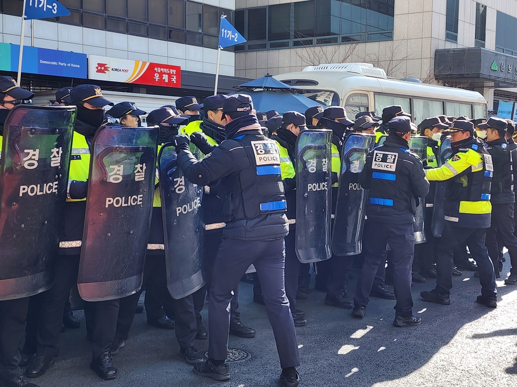 '남녀 구분없는' 남녀 혼성기동대…훈련 현장 가보니