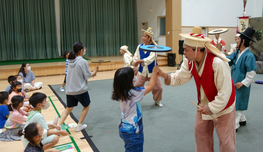 "공동 통학구 덕에 폐교위기 넘겼어요"…시골학교 '반색'