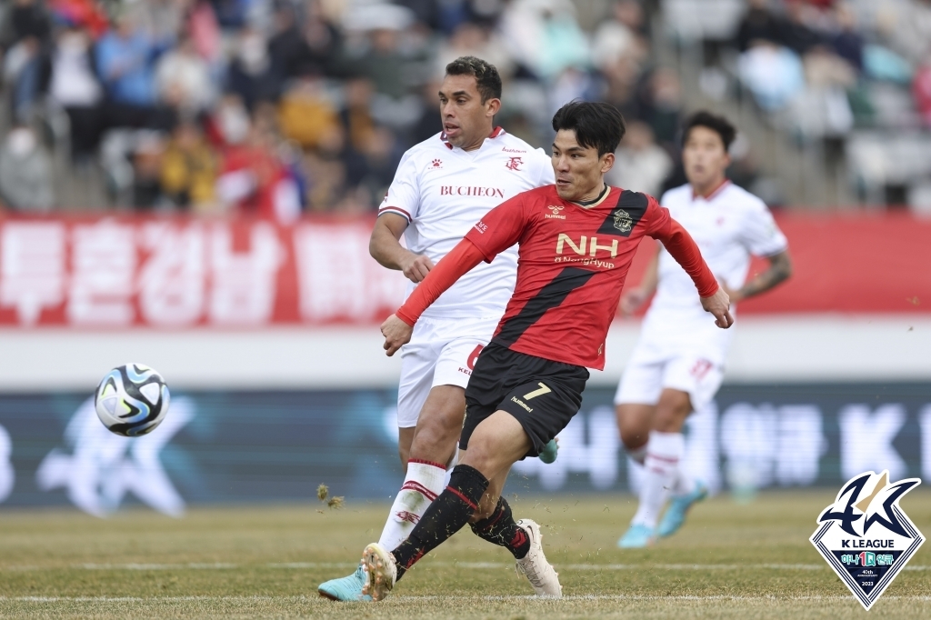 K리그2 부산, '신입' 천안에 3-2 승리…라마스 개막 1호골