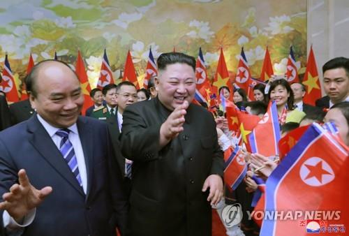 북, 김정은 베트남 방문 4주년에 "사회주의 연대성 강화"