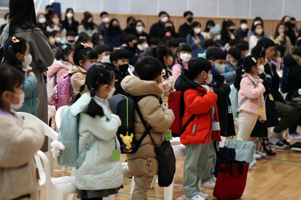 '4년만의 입학식'…"전교생 함께 모인 입학식 처음이에요"