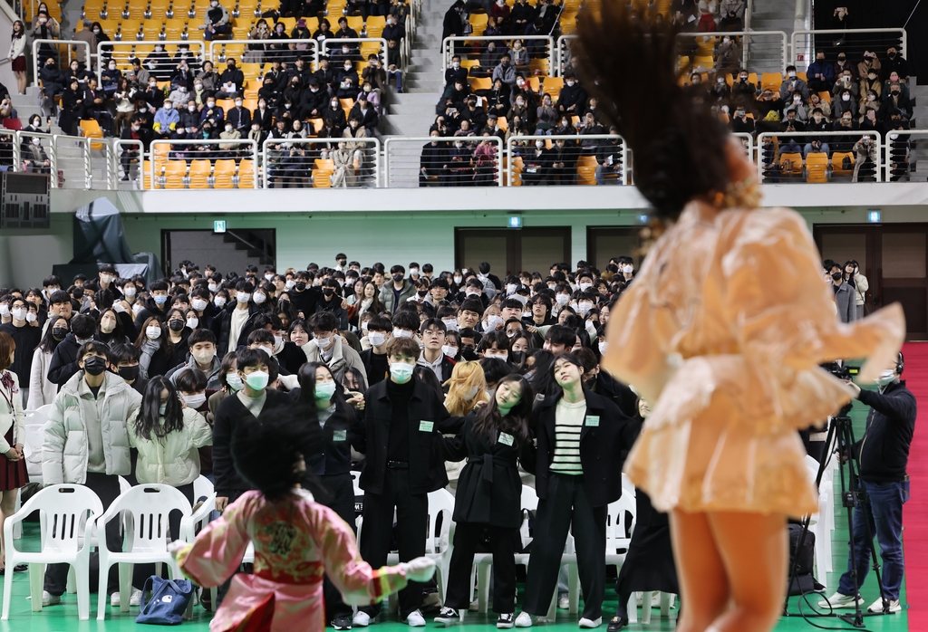 [사진톡톡] 고려대 응원 체험