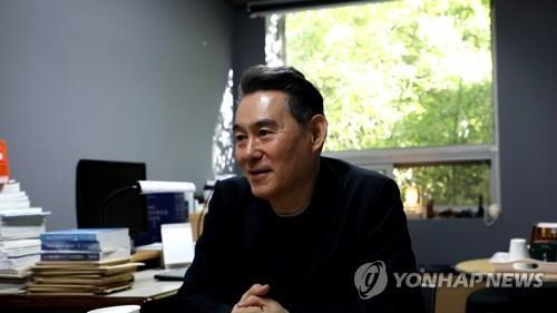 [삶-특집] "정치, 코미디보다 못해요…훌륭한 국민 있어 한국 유지돼"