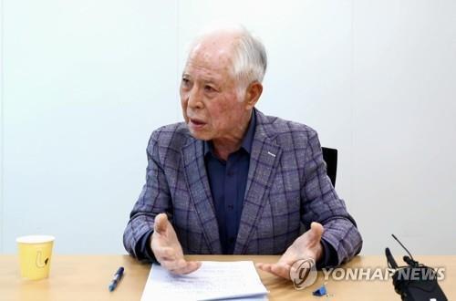 [삶-특집] "정치, 코미디보다 못해요…훌륭한 국민 있어 한국 유지돼"