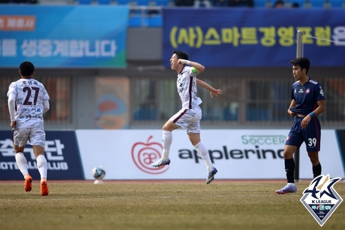 K리그2 '1강' 김천, 신생팀 충북청주 2-0 완파…개막 2연승(종합)