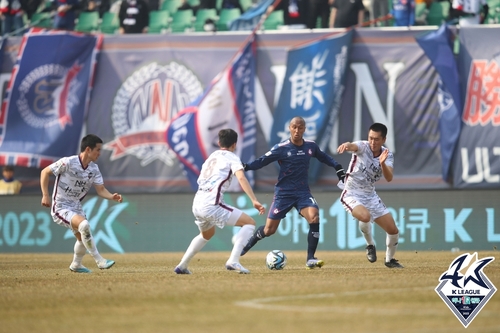 K리그2 '1강' 김천, 신생팀 충북청주 2-0 완파…개막 2연승(종합)