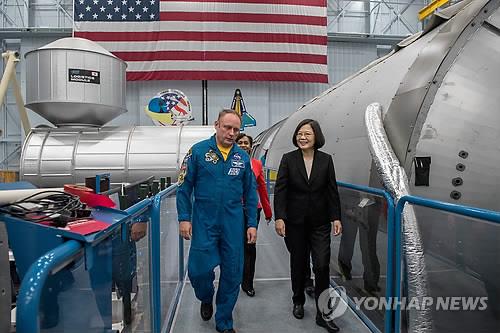 "차이잉원 대만 총통, 미국 방문 위해 이달 말 출국"