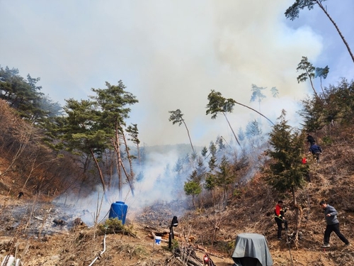 전남 화순 산불 3시간여 만에 진화…임야 2㏊ 소실(종합)