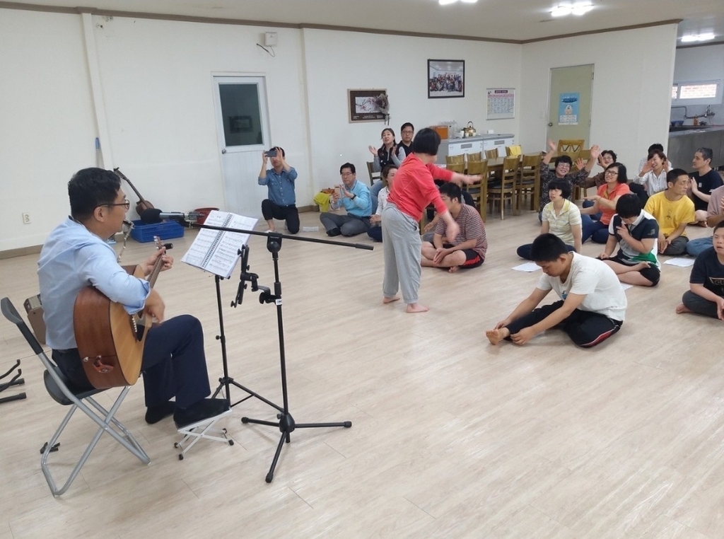 [#나눔동행] "그늘진 곳 밝히는 불빛" 전남도청 봉사모임 '위더스'