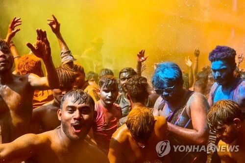 [월드&포토] 봄 시작 알리는 인도 '색의 축제' 홀리