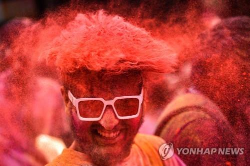 [월드&포토] 봄 시작 알리는 인도 '색의 축제' 홀리