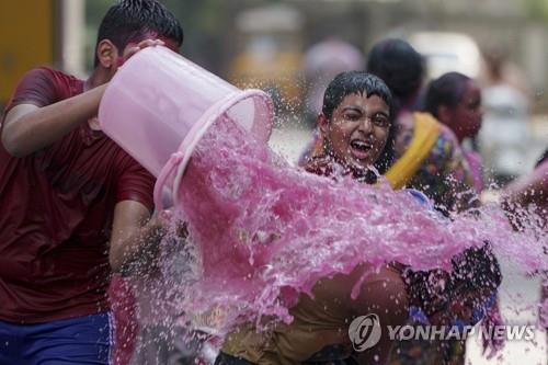 [월드&포토] 봄 시작 알리는 인도 '색의 축제' 홀리