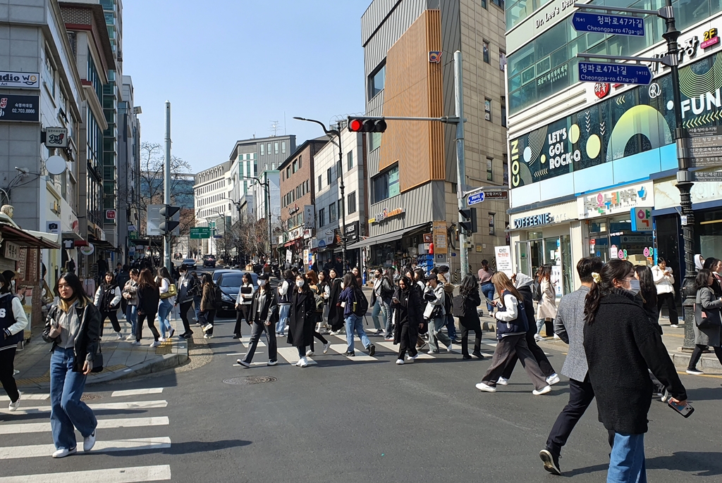 "나처럼 사고 겪지 않길"…거리 나선 시민 교통단속반