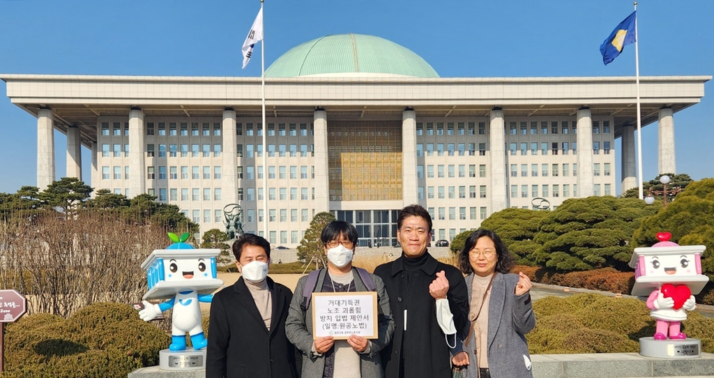 원주시청 공무원노조, 취약계층 '사랑의 도시락' 배달 봉사