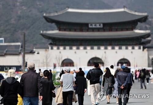 완연한 봄 날씨에…관광지·유원지·축제장 상춘객 북적