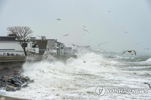 美 '기후대란' 동·서부에 눈비 폭풍…침수·정전·결항 속출