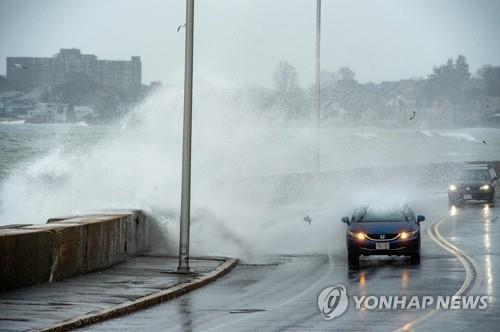 美 '기후대란' 동·서부에 눈비 폭풍…침수·정전·결항 속출