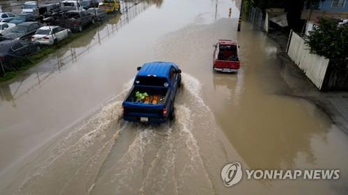 美 '기후대란' 동·서부에 눈비 폭풍…침수·정전·결항 속출