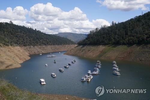 3년 가뭄 美캘리포니아 물난리 덕에 해갈…"수도 사용제한 해제"