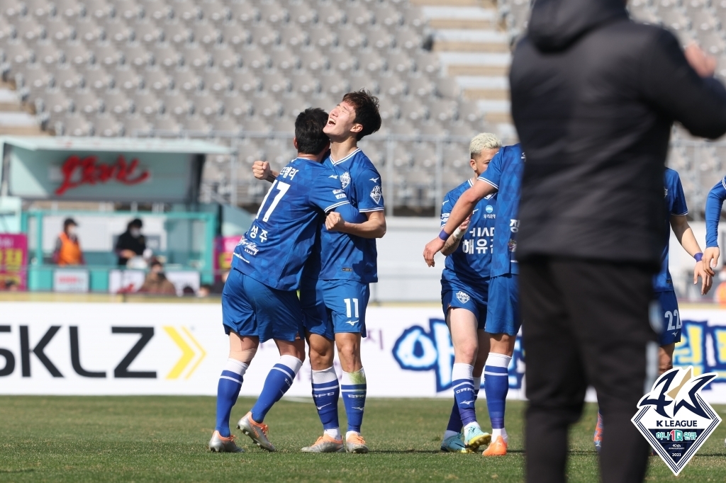 K리그2 충남아산, 처음 열린 프로축구 '충남 더비'서 시즌 첫 승