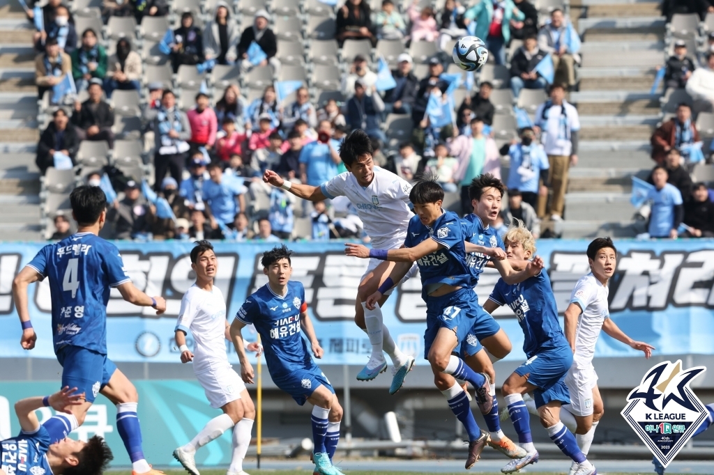 K리그2 충남아산, 처음 열린 프로축구 '충남 더비'서 시즌 첫 승