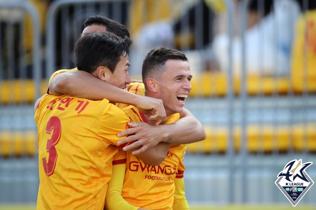 '아사니 시즌 1호 해트트릭' 광주FC, 인천에 5-0 대승