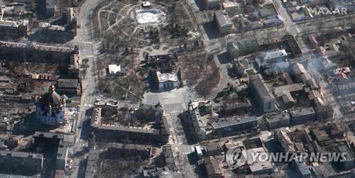 푸틴, 우크라 점령지 전격방문…전범 수배되자 보란듯 피해지행(종합)