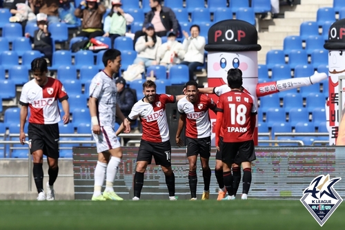 '조나탄 멀티골' K리그2 안양, 성남 2-1 제압…개막 4경기 무패(종합)