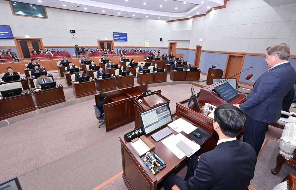 강릉시의회 "자동차 급발진 의심 사고 제조사가 입증해야"