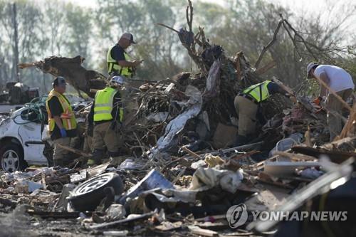 美미시시피 한밤 토네이도 23명 사망…"시골마을 지도서 지워져"(종합)