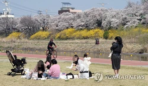 충북 흐리다 차차 맑아져…낮 최고 15∼17도