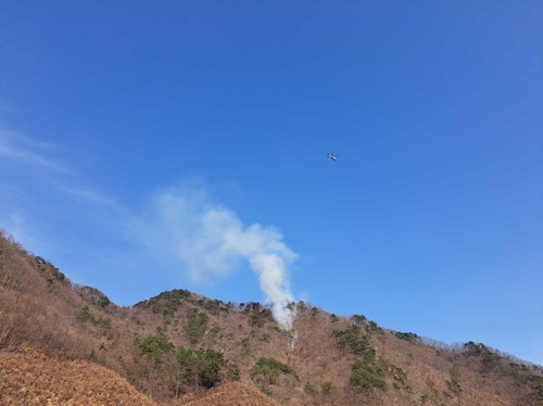 화천 군부대 사격장 인근서 산불…약 2시간 만에 꺼져(종합)