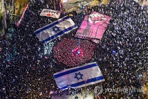 시민저항에 일단 멈춘 네타냐후의 '사법정비'…협상 진통 예상