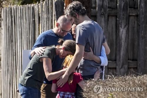 美 초교서 총기난사, 학생 등 6명 숨져…범인은 20대 학교 선배(종합)