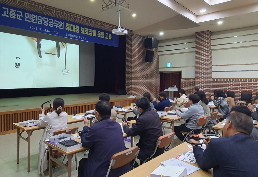 고흥군, 민원 담당 공무원에 휴대용 촬영장비 제공