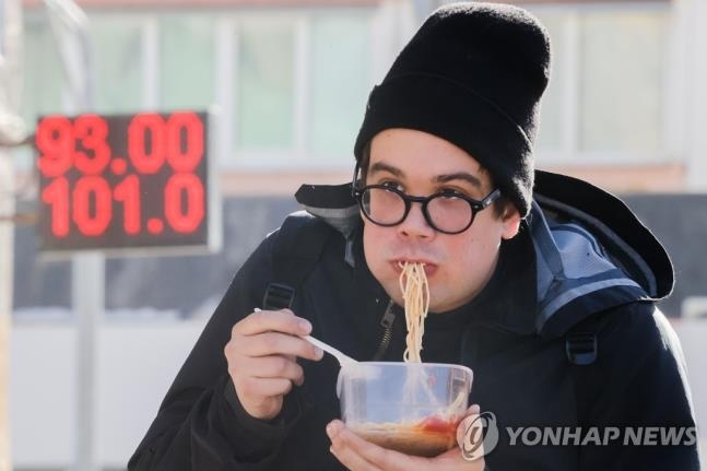 고유가 덕분에 1년은 버텼는데…벼랑 끝에 선 러시아 경제