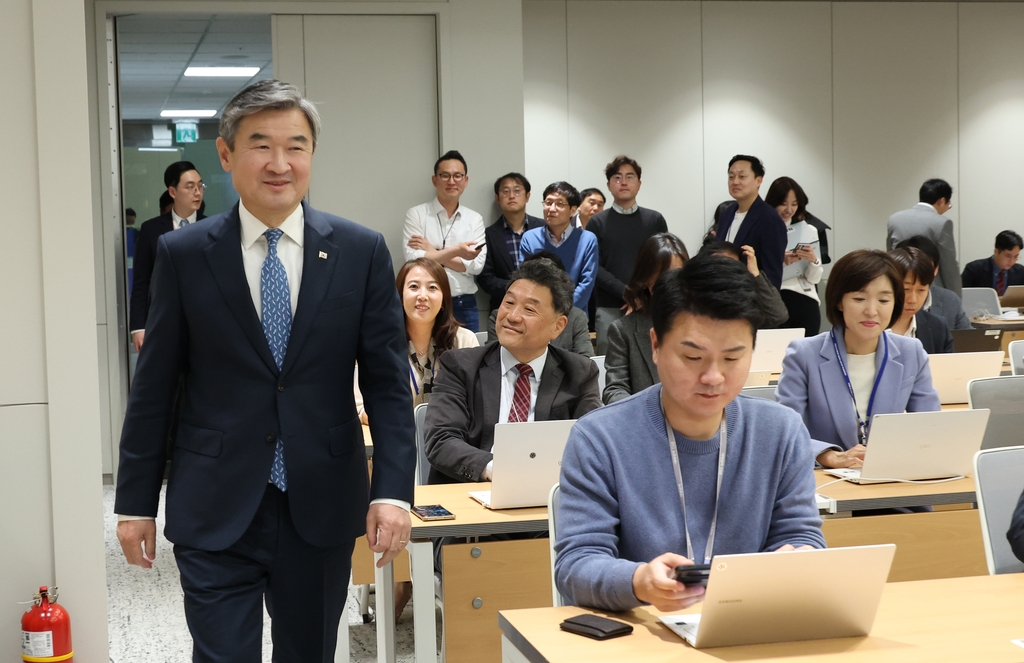 [사진톡톡] 인사하는 조태용 신임 국가안보실장