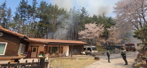 경북 경주 야산서 연이어 불(종합)