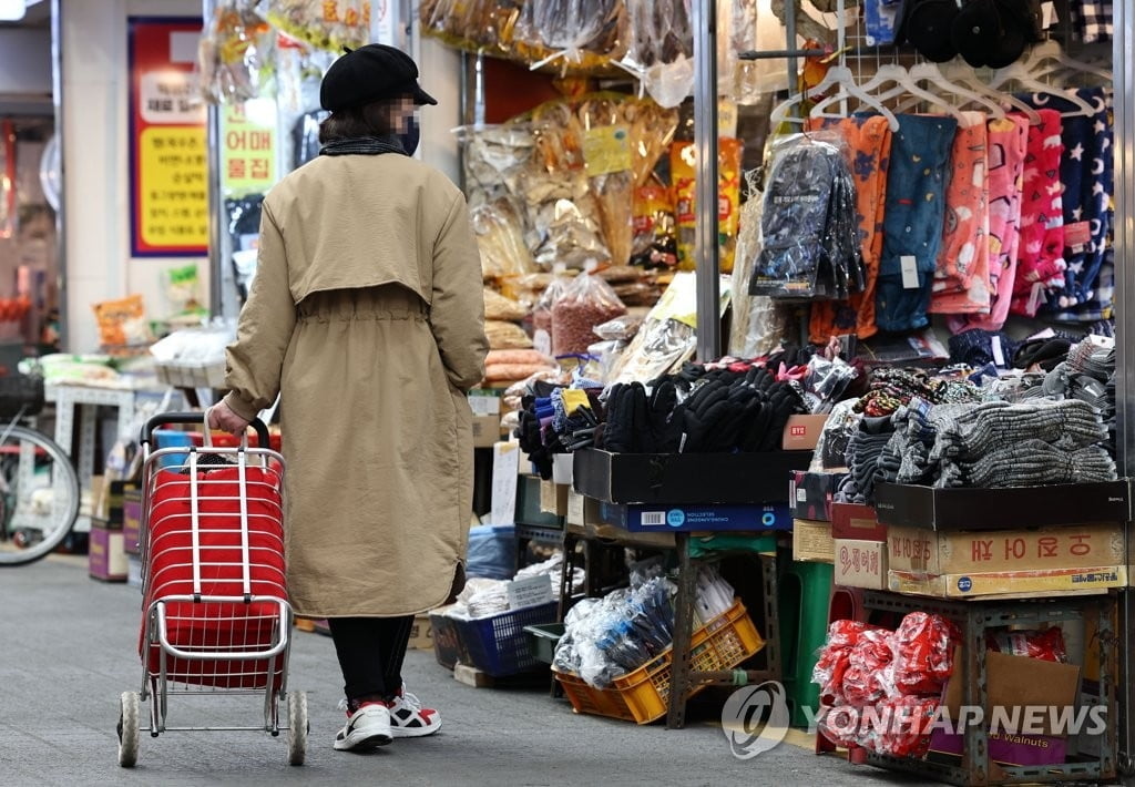 "경기침체로 소비감소"…체감경기 부진 지속