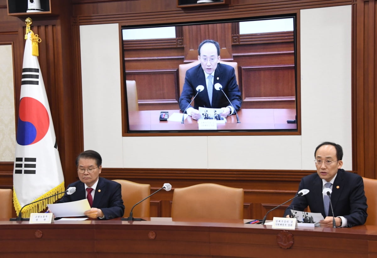 얼마나 더 일할지 선택하세요…70년된 '주단위' 연장근로 개편