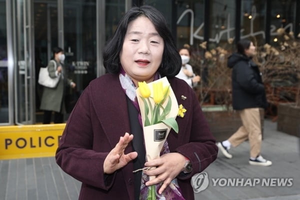 3년만 수요시위 나온 윤미향…"아프고 힘들었다"