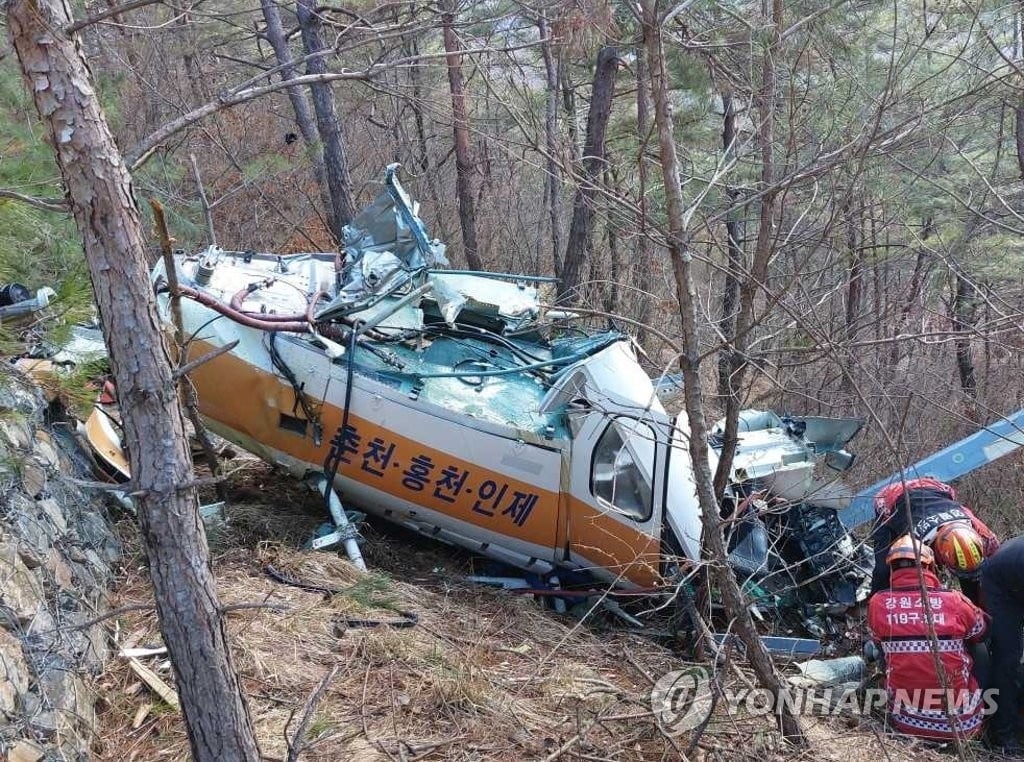 영월서 송전탑 공사 투입 헬기 전선에 걸려 추락…2명 숨져