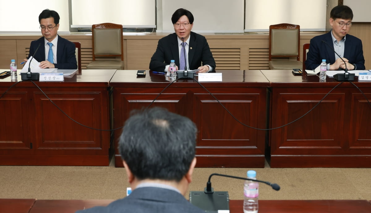 금융당국 "은행권 성과보수체계 공시 필요…주주 평가제 검토"