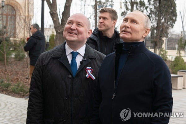 푸틴, 우크라 남부 전선 전격 방문…점령지 시찰도