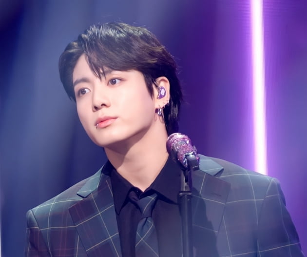 방탄소년단 정국 '스포티파이' 글로벌 차트 K-팝 솔로 가수 '최장' 35주 진입 '新기록'