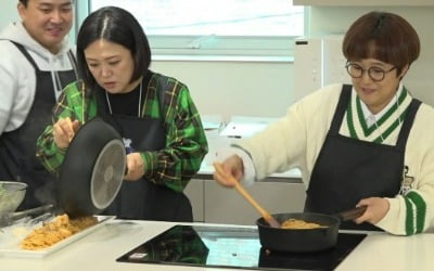 송은이, '미슐랭급 플레이팅' 의외의 요리 실력…비장의 '고수김치' 등장('전참시')